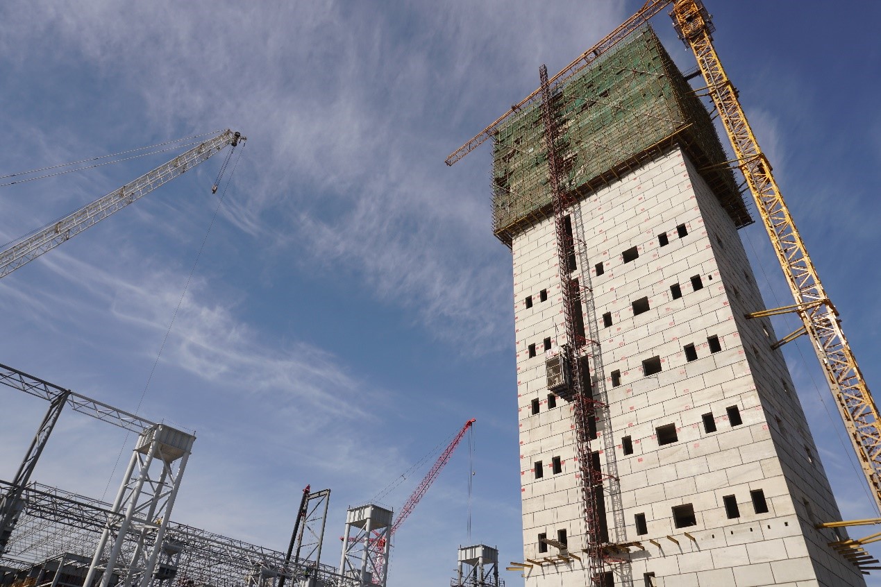 郑州东部环保能源项目烟囱-垃圾池主体结构顺利封顶