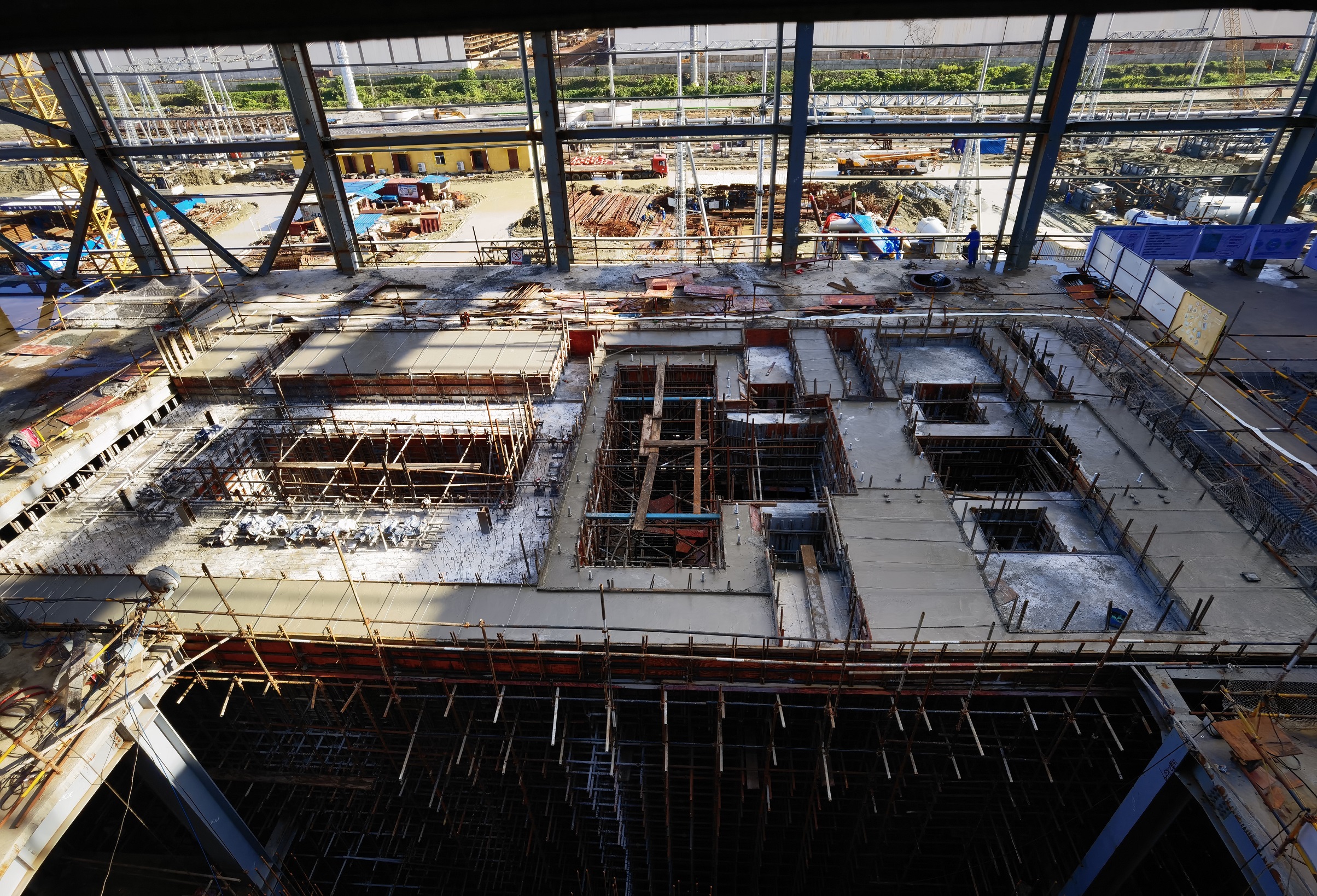 印尼纬达贝工业园区6×250MW+5×380MW火力发电建设项目#6汽机岛顺利浇筑